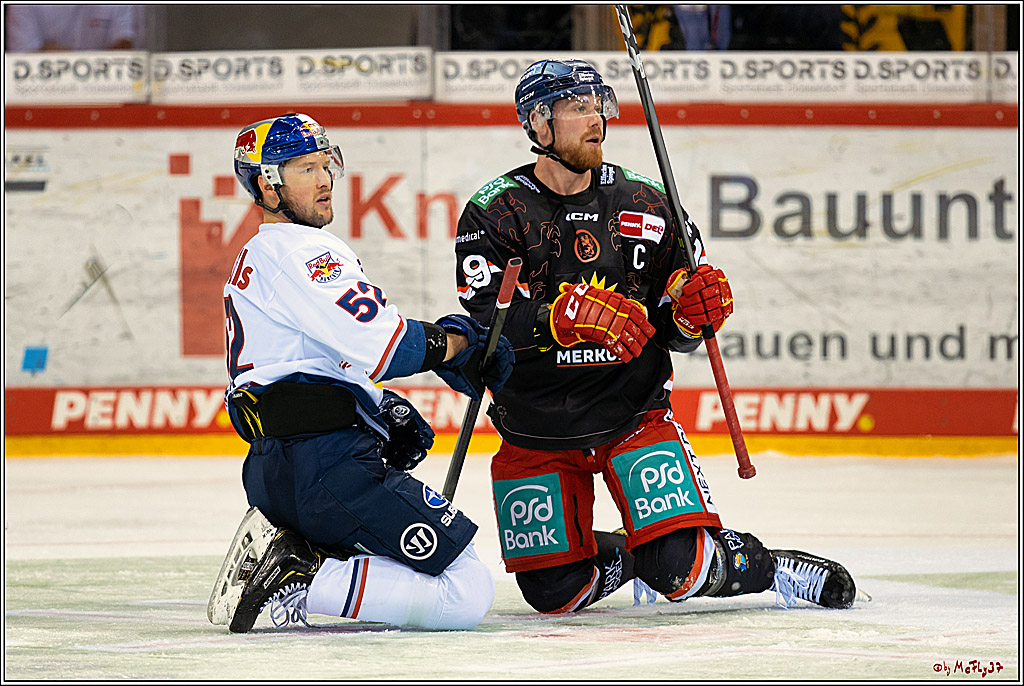 PENNY DEL Viertelfinale 4. Spiel; Duesseldorfer EG - Red Bull Muenchen; Duesseldorf, 16.04.2022